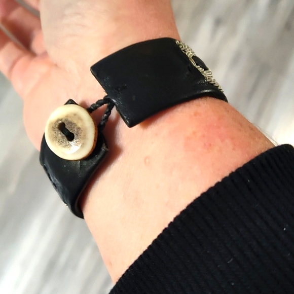 Saami & Roo sterling silver thread & leather bracelet! 🦌 - Picture 7 of 7